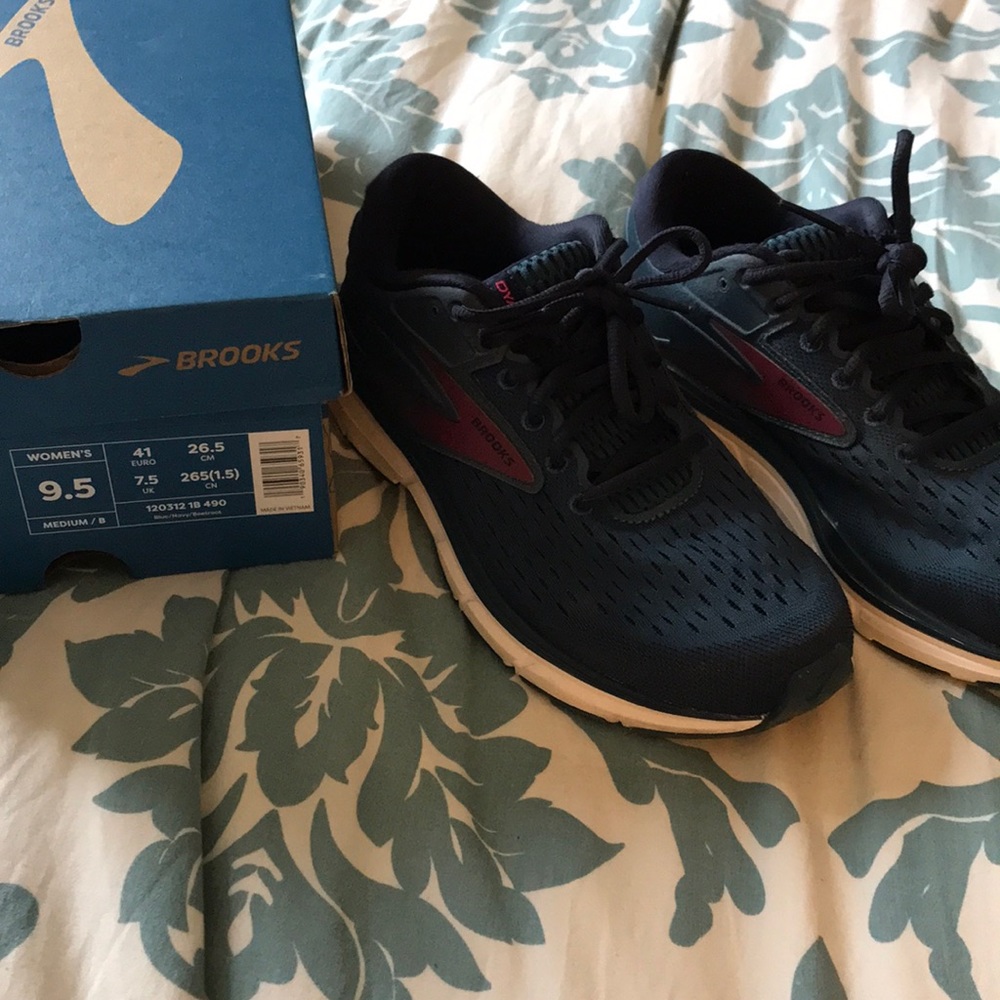 Brooks Dyad 11 Running Sneakers